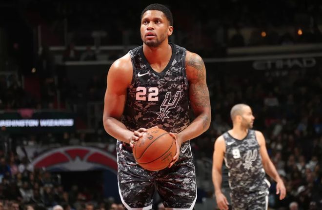 场上传达出 场上传达出