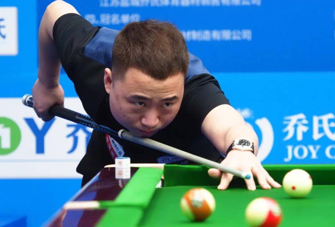 篮球赛场上 篮球赛场上